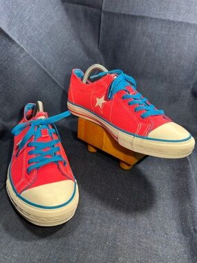 NWOT Converse One Star sneakers